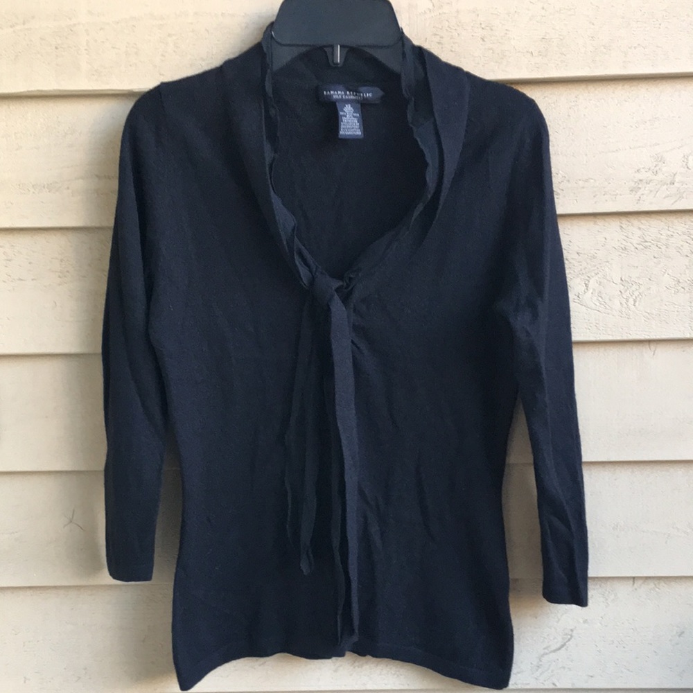Silk cashmere black sweater with delicate ruffled details